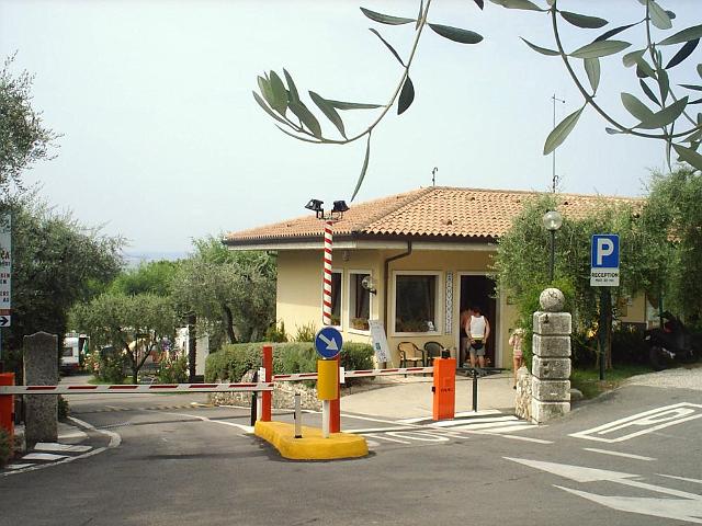 2005 - 023.jpg - Campingplatz "LaRocca" am Gardasee